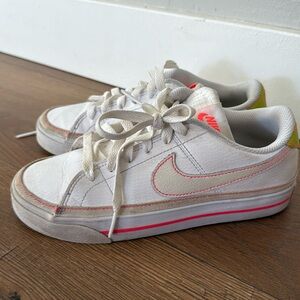 Kids low top Nike size 5